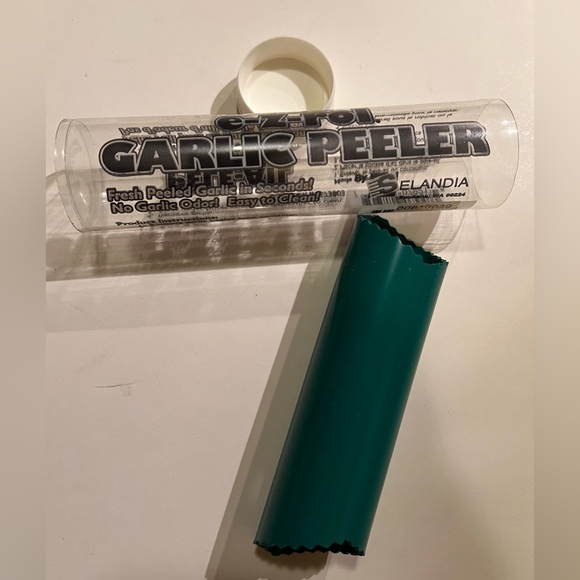 E-Z ROL GARLIC PEELER. - Picture 1 of 6
